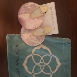 Kendra Scott earnings
